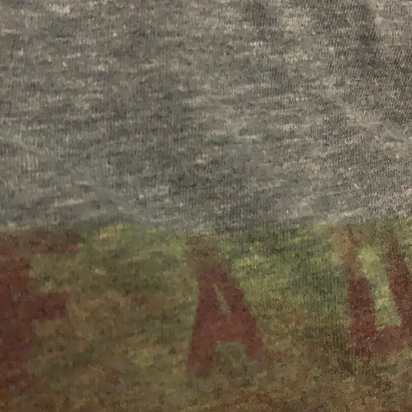 American Eagle T-Shirt - Picture 2 of 3